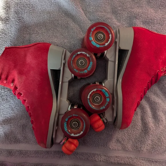 Red Suede Roller Skates - Picture 3 of 9